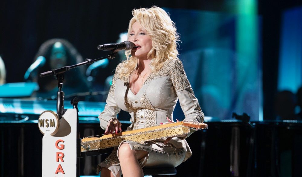 Dolly Parton supports COVID-19 research with $1 mn donation