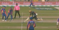 PSL: Azam Khan 'redefines cricket', completes run with inverted bat PSL: Azam Khan 'redefines cricket', completes run with inverted bat