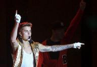 Bieber donates $100K to fan's mental health charity Bieber donates $100K to fan's mental health charity