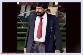 Ramdas Athawale works & plays with son to kill lockdown blues