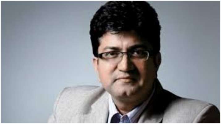 Prasoon Joshi pens poem in support of COVID-19 lockdown