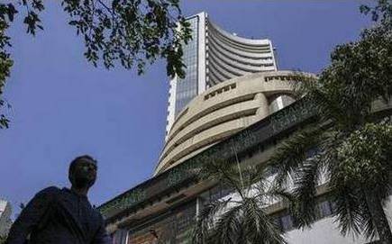 RBI rate cut fails to boost market, Sensex falls to trade in red