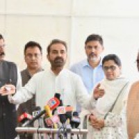 Cong continues heat on Gujarat govt over infant deaths