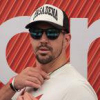 Pietersen gives himself & son 'tennis ball' haircut