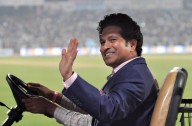Sachin, Walsh to don coaching hats for Bushfire Cricket Bash Sachin, Walsh to don coaching hats for Bushfire Cricket Bash