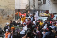 NRIs fly in to campaign for AAP in Delhi NRIs fly in to campaign for AAP in Delhi