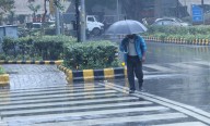 Cloudy sky, rains likely in Delhi; AQI at 336 Cloudy sky, rains likely in Delhi; AQI at 336