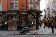 UK govt urged to revise social distancing rule to help pubs survive