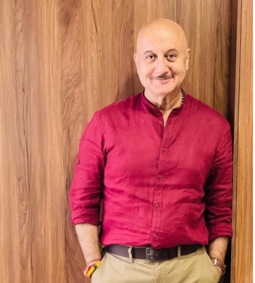 Anupam Kher sees 'light' despite the 'darkness' Anupam Kher sees 'light' despite the 'darkness'