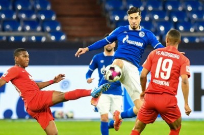 Schalke's winless run ends with 1-0 win over Augsburg Schalke's winless run ends with 1-0 win over Augsburg