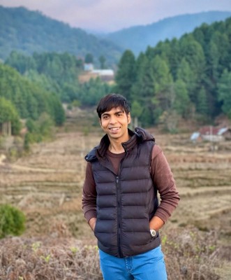 Abhishek Banerjee is all praise for 'Ajeeb Daastaans' director Raj Mehta Abhishek Banerjee is all praise for 'Ajeeb Daastaans' director Raj Mehta