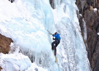 Nepal issues record climbing permits for Mt. Qomolangma amid pandemic Nepal issues record climbing permits for Mt. Qomolangma amid pandemic