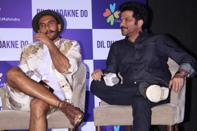 Ranveer Singh hails Anil Kapoor as 'giant of a performer' Ranveer Singh hails Anil Kapoor as 'giant of a performer'