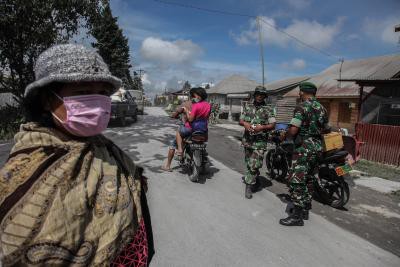 18 dead, 62 missing in Indonesia volcanic landslide 18 dead, 62 missing in Indonesia volcanic landslide
