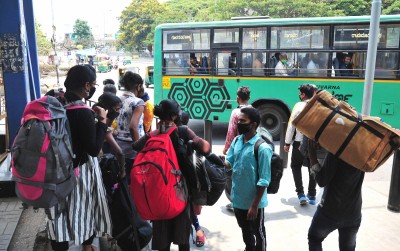 Karnataka deploys buses to ferry 3 lakh passengers to various destinations Karnataka deploys buses to ferry 3 lakh passengers to various destinations
