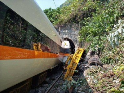 41 killed in Taiwan train derailment 41 killed in Taiwan train derailment