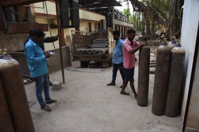Amid reports of oxygen shortage, DDMA asks bureaucrats to ensure supply Amid reports of oxygen shortage, DDMA asks bureaucrats to ensure supply