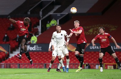 Fernandes, Cavani scores braces as United thrash Roma 6-2 Fernandes, Cavani scores braces as United thrash Roma 6-2