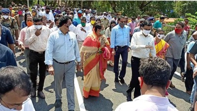 Amid Covid spike, crowd at bridge inauguration in Goa; Cong files complaint against CM Amid Covid spike, crowd at bridge inauguration in Goa; Cong files complaint against CM