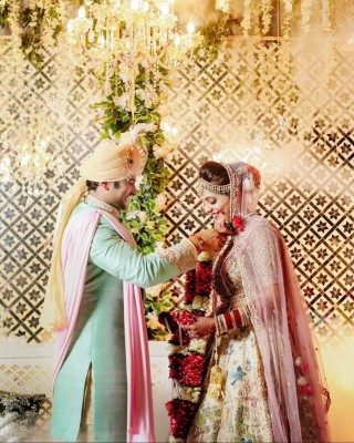 Sugandha Mishra and Sanket Bhosale share wedding picture Sugandha Mishra and Sanket Bhosale share wedding picture