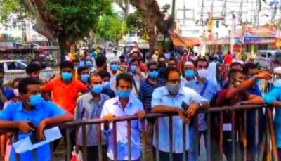 250 Bangladeshis stranded at Petrapole border 250 Bangladeshis stranded at Petrapole border