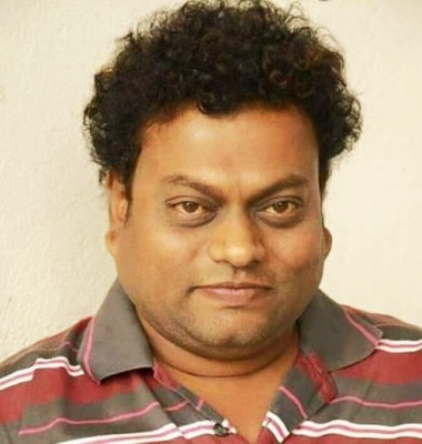 Kannada music director breaks down while explaining his ordeal to get an oxygen cylinder Kannada music director breaks down while explaining his ordeal to get an oxygen cylinder
