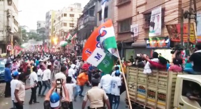 Angry bull enters Mamata's Howrah rally Angry bull enters Mamata's Howrah rally
