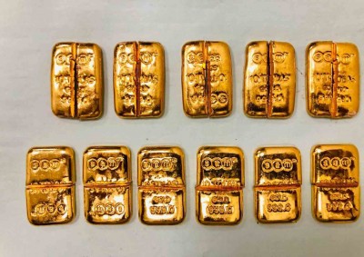 2.7 kg gold seized from passenger at Hyderabad Airport 2.7 kg gold seized from passenger at Hyderabad Airport