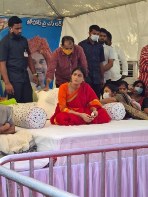 Sharmila undertakes fast to demand jobs for Telangana youth Sharmila undertakes fast to demand jobs for Telangana youth