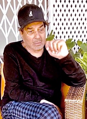 Dharmendra is 'a loner living with the remembrance of those touching memories' Dharmendra is 'a loner living with the remembrance of those touching memories'