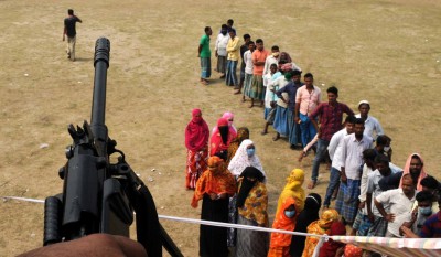 Marred by violence, Bengal sees 76% turnout in 4th phase of polls Marred by violence, Bengal sees 76% turnout in 4th phase of polls