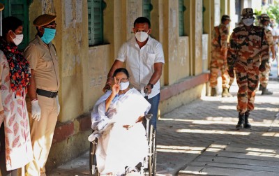 Mamata set to retain Bengal, DMK clear winner in Tamil Nadu Mamata set to retain Bengal, DMK clear winner in Tamil Nadu