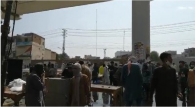 Clashes between banned TLP, police leave 'few' dead in Lahore Clashes between banned TLP, police leave 'few' dead in Lahore