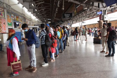 Railways to fine Rs 500 for not wearing face masks in rail premises, trains Railways to fine Rs 500 for not wearing face masks in rail premises, trains