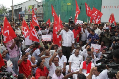 Politician in day & a weaver in night: Kerala candidate's toil Politician in day & a weaver in night: Kerala candidate's toil