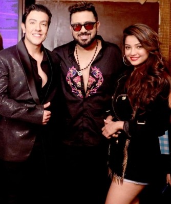 Adaa Khan, Kabeer Bhartiya to feature in new romantic track 'Barsaye' Adaa Khan, Kabeer Bhartiya to feature in new romantic track 'Barsaye'