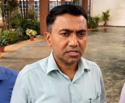 Delhi, Maha should heed PM's advice, slash VAT on fuel: Goa CM Delhi, Maha should heed PM's advice, slash VAT on fuel: Goa CM