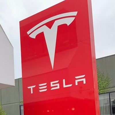 Tesla tests in-car Wi-Fi hotspot connectivity with major internet providers Tesla tests in-car Wi-Fi hotspot connectivity with major internet providers