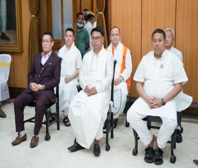 Manipur CM expands cabinet, inducts 6 more ministers Manipur CM expands cabinet, inducts 6 more ministers