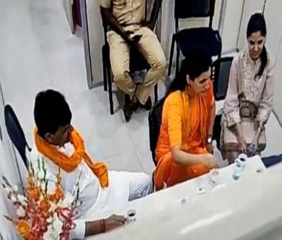 Without uttering a word, Mumbai Police nail MP Navneet Kaur-Rana Without uttering a word, Mumbai Police nail MP Navneet Kaur-Rana