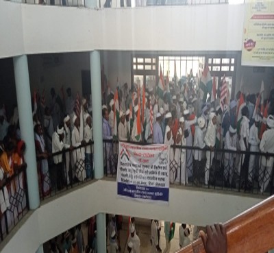 Jharkhand district collectorate under demonstrators' control for past 50 hours Jharkhand district collectorate under demonstrators' control for past 50 hours