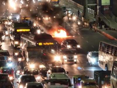 Delhi: Car catches fire on Akshardham flyover Delhi: Car catches fire on Akshardham flyover