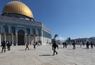 Clashes again erupt in Jerusalem's Al-Aqsa Mosque compound Clashes again erupt in Jerusalem's Al-Aqsa Mosque compound