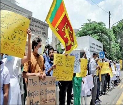 SL economic crisis: Mother, children land up in Tamil Nadu SL economic crisis: Mother, children land up in Tamil Nadu