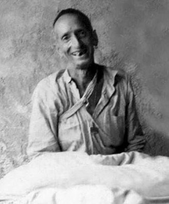 Kashmiri Sufi Saint known as 'India's defence minister' Kashmiri Sufi Saint known as 'India's defence minister'