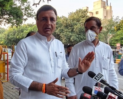 Congress takes jibe at Centre over petrol price Congress takes jibe at Centre over petrol price