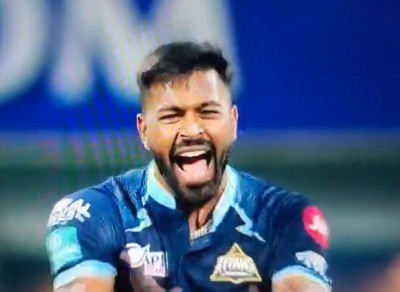 Hardik Pandya roasted on social media for screaming at senior pro Shami Hardik Pandya roasted on social media for screaming at senior pro Shami