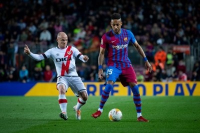 Barcelona defeat leaves the door open for Real Madrid title celebrations next weekend Barcelona defeat leaves the door open for Real Madrid title celebrations next weekend