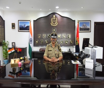 BSF DG reviews operational preparedness of Kashmir Frontier BSF DG reviews operational preparedness of Kashmir Frontier