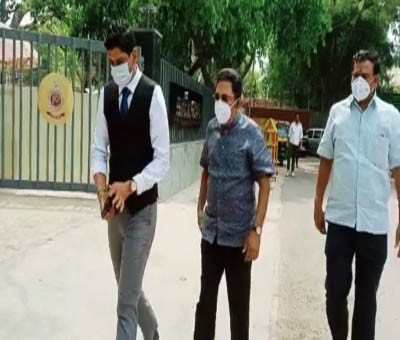 Two leaves symbol case: Dhinakaran reaches ED office Two leaves symbol case: Dhinakaran reaches ED office